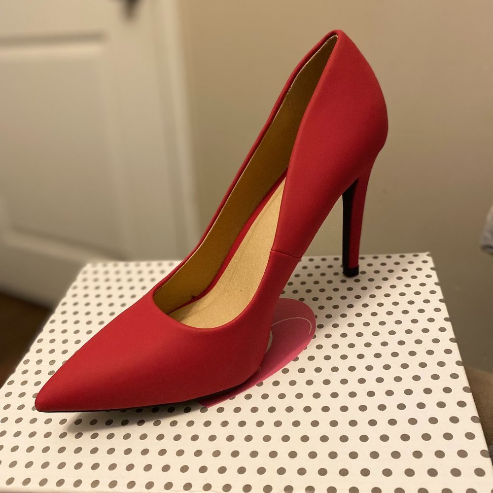 Red Pumps